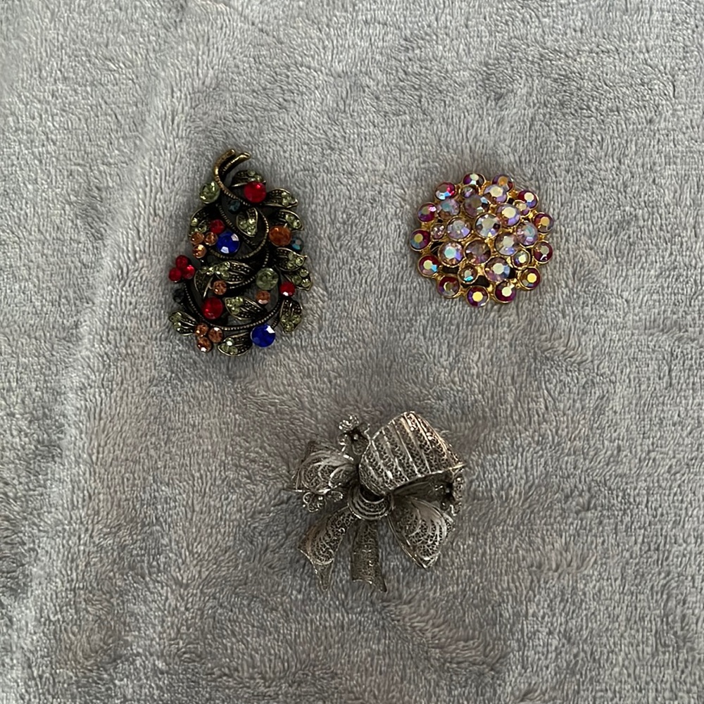 Set of 3 Brooches
